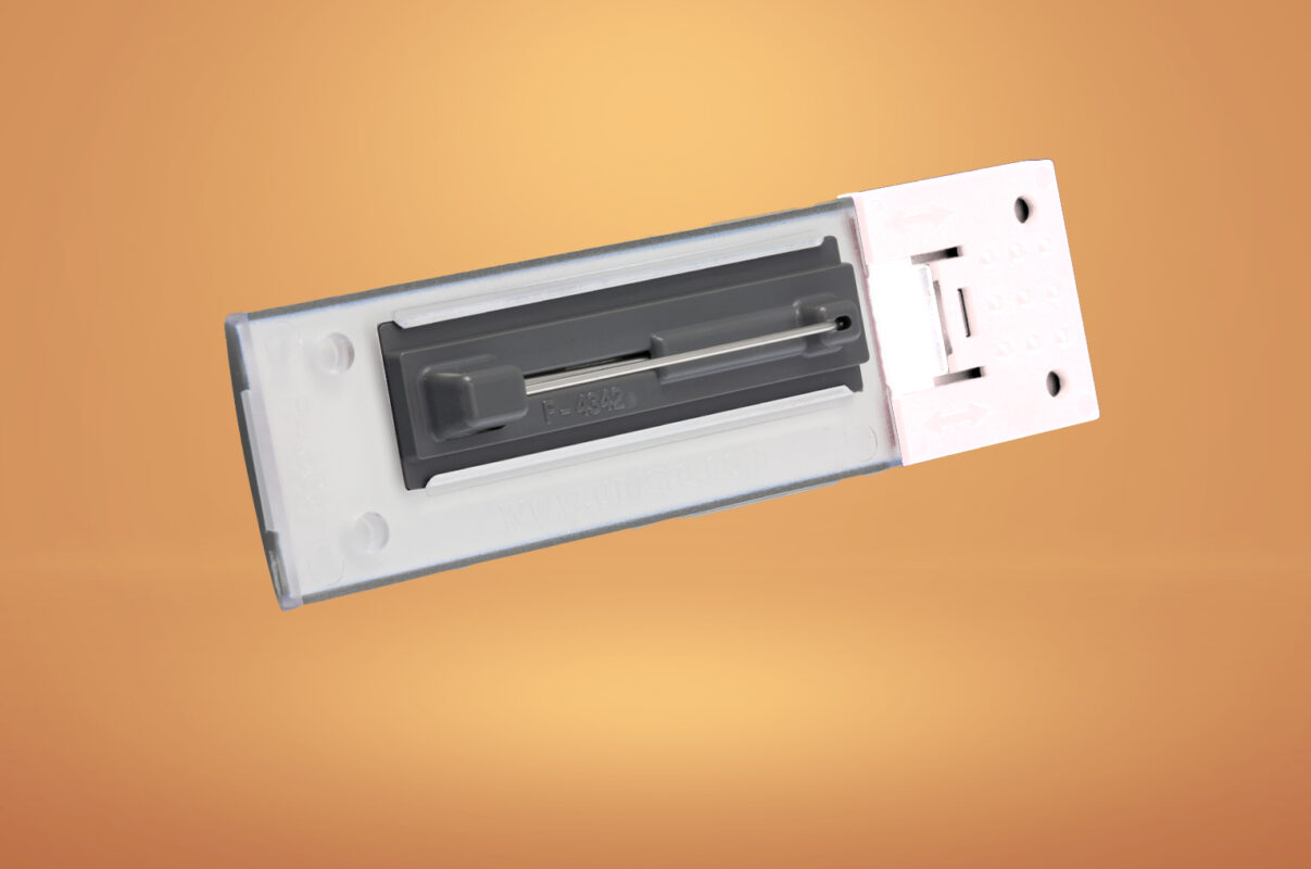 targhette portanome in plastica trasparente Translex S1 personalizzabile retro spilla